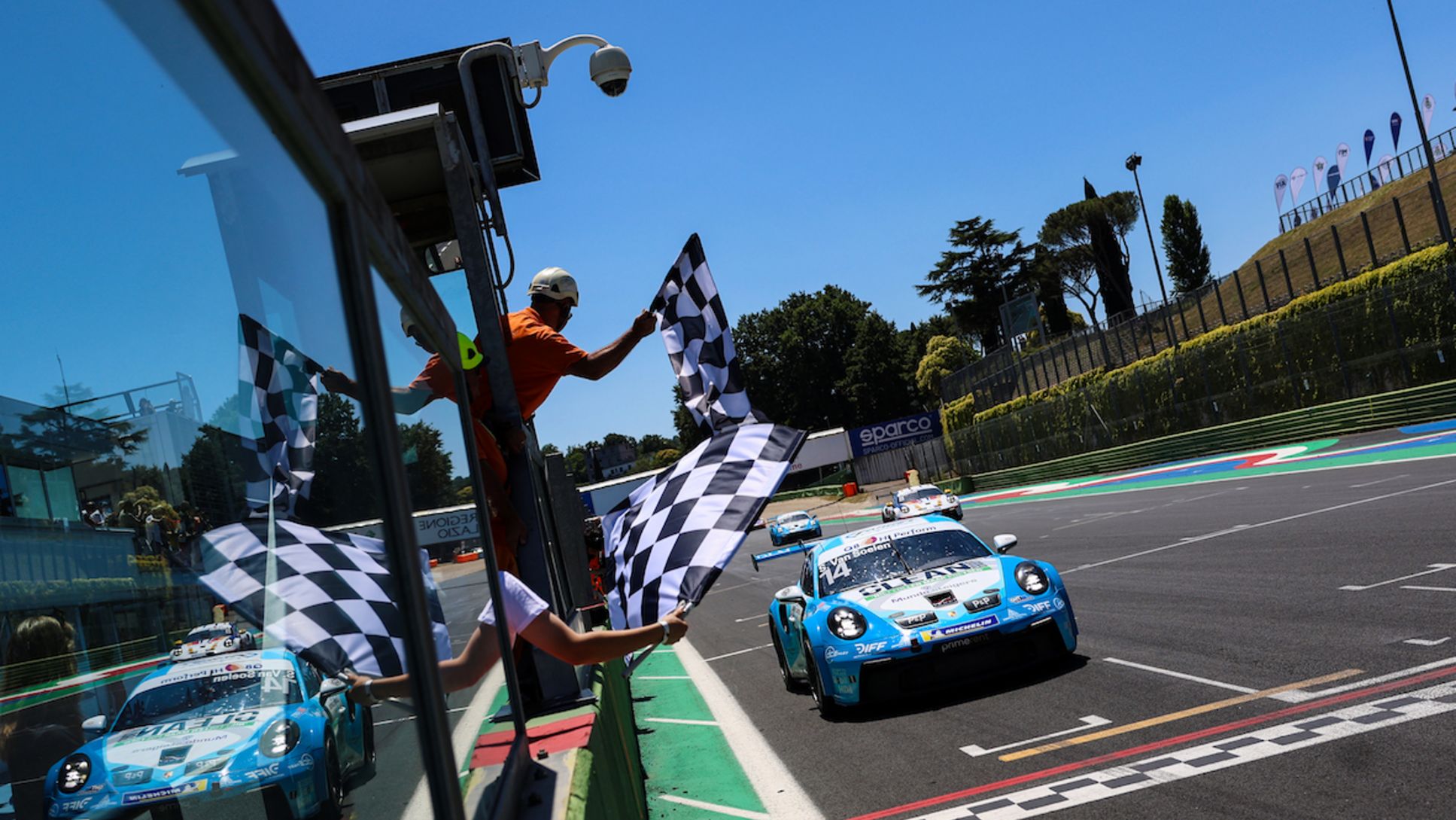 Porsche Carrera Cup Italia, Van Soelen torna al successo in gara 2 a Vallelunga