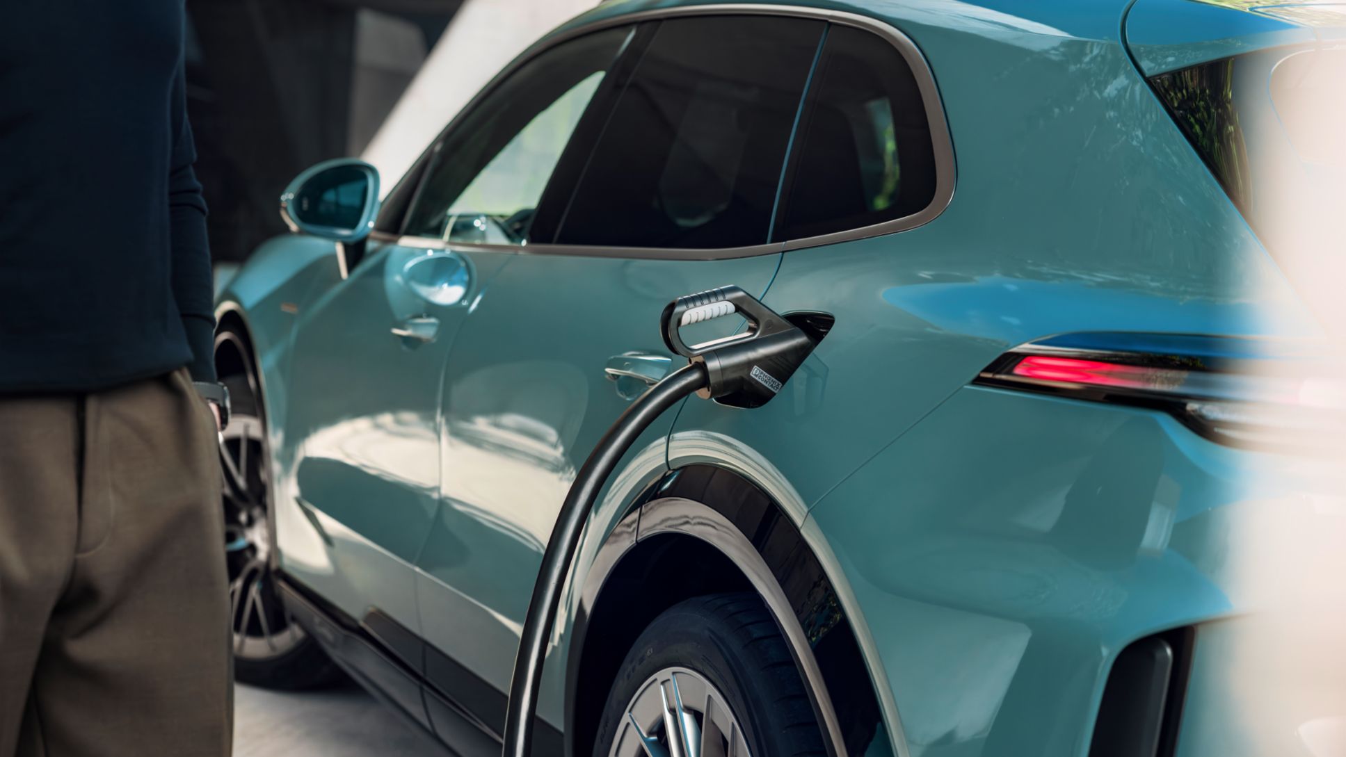 cayenne-turbo-electric-charging