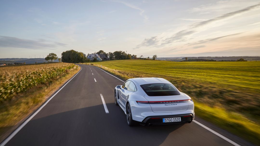 Taycan Turbo S, carrara white metallic, Taycan Media Drive, Europe, 2019, Porsche AG