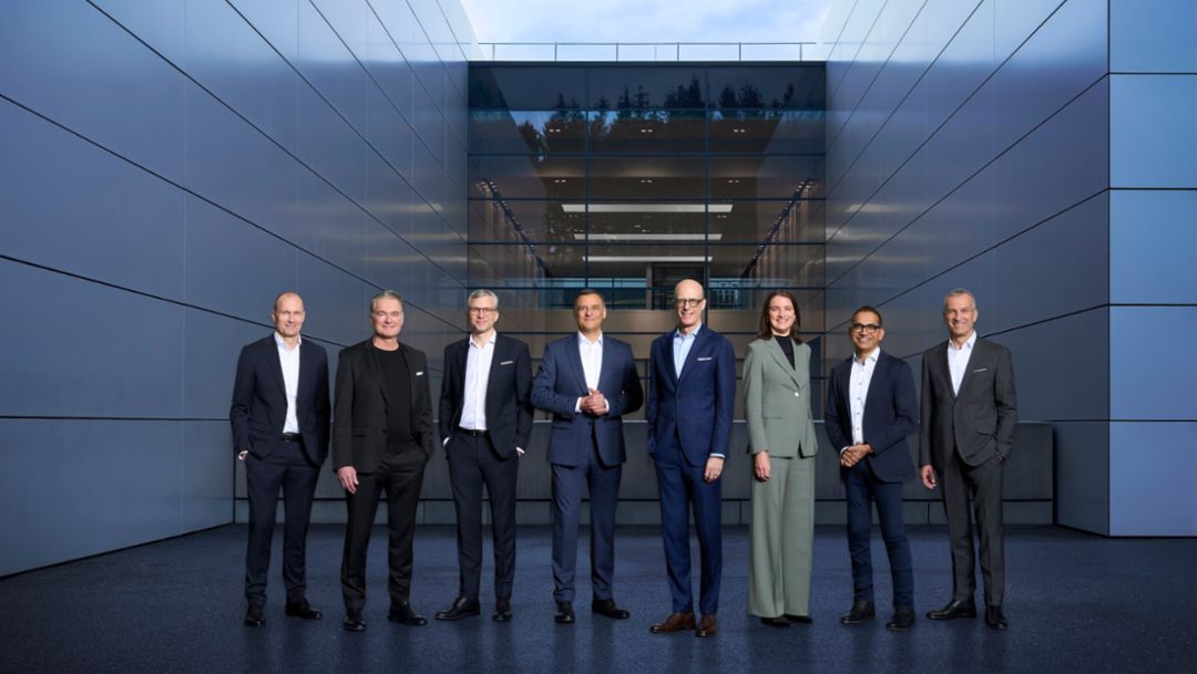 Joachim Scharnagl (Vorstand Beschaffung), Matthias Becker (Vorstand Vertrieb und Marketing), Dr. Jochen Breckner (Vorstand Finanzen und IT), Dr. Michael Steiner (Stellv. Vorstandsvorsitzender und Vorstand Forschung und Entwicklung), Dr. Michael Leiters (Vorstandsvorsitzender), Vera Schalwig (Vorstand Personal- und Sozialwesen), Sajjad Khan (Vorstand Car-IT), Albrecht Reimold (Vorstand Produktion und Logistik), 2026, Porsche AG