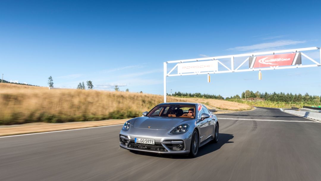 Panamera Turbo S E-Hybrid, Canada, 2017, Porsche AG