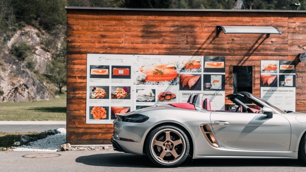 Boxster 25 Years, la ferme piscicole « Swiss Lachs », Lostallo, 2021, Porsche AG