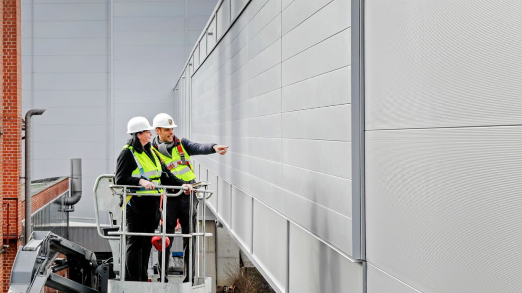 Fábrica de Stuttgart-Zuffenhausen, fachada de absorción de NOx, 2022, Porsche AG