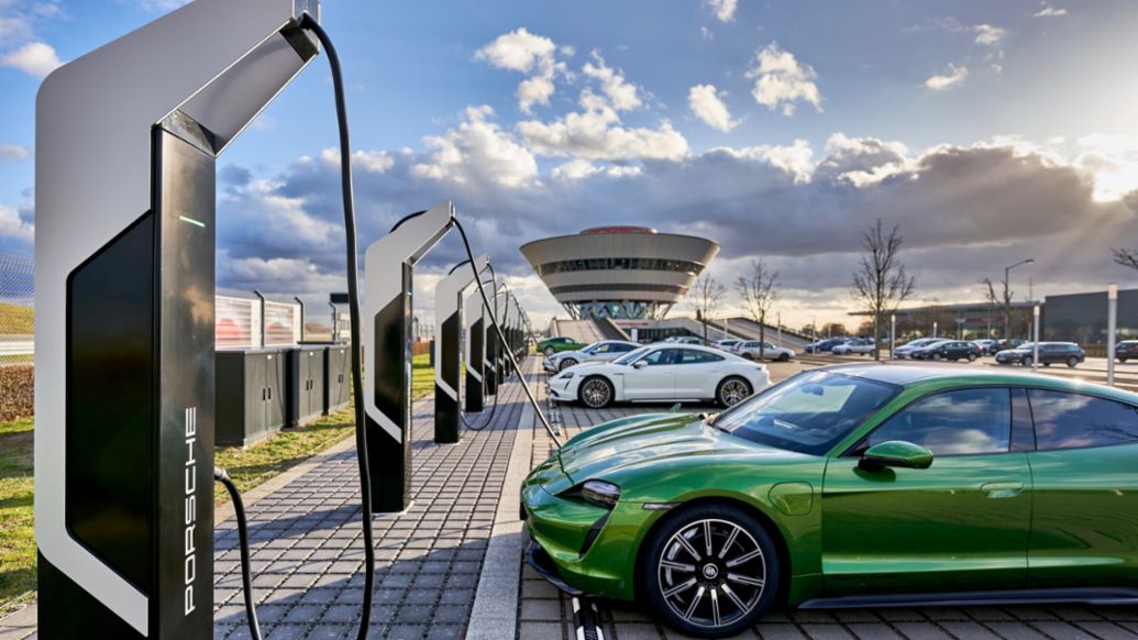 Porsche Taycan, estación de carga, 2024, Porsche AG