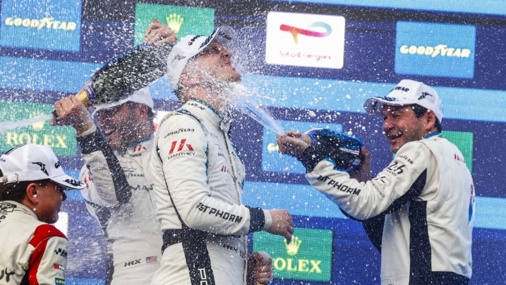 Ryan Hardwick (EE. UU.), Riccardo Pera (ITA) y Richard Lietz (Austria) (i-d), Manthey 1st Phorm (nº 92), 6 Horas de Ímola, Campeonato del Mundo de Resistencia FIA (WEC), 2025, Porsche AG