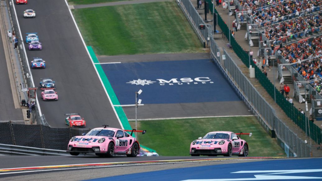 Robert de Haan (PB), BWT Lechner Racing (n&ordm; 1) (delante), y Marcus Amand (FIN), BWT Lechner Racing (n&ordm; 2), Porsche 911 Cup, Porsche Mobil 1 Supercup, B&eacute;lgica, 2026, Porsche AG