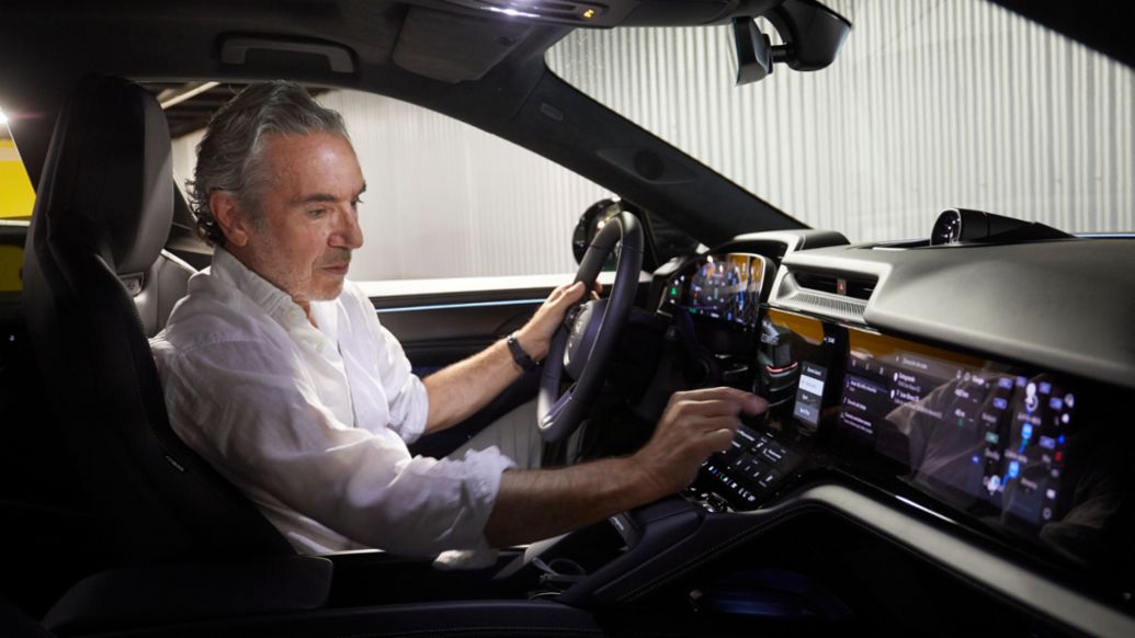 Tom&aacute;s Vill&eacute;n, Director General de Porsche Ib&eacute;rica, Porsche Driver Experience, Flow Display, Cayenne Turbo Electric, 2026, Porsche Ib&eacute;rica