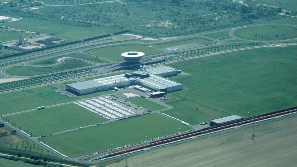 Planta de Leipzig en 2002, 40º aniversario de Porsche Ibérica (1984-2024)