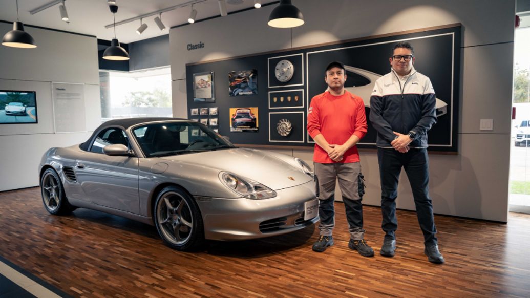  Marco Alexander D&iacute;az Castillo, t&eacute;cnico mec&aacute;nico de Autoelite. Yeison Aguirre, Gerente Nacional Postventa. Autoelite, Porsche. Bogot&aacute;, Colombia.