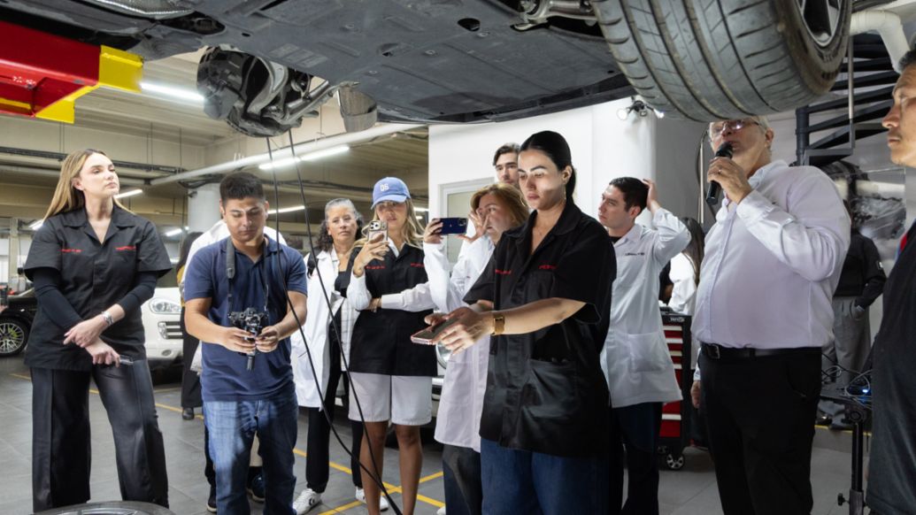 Experiencia, conocimiento y precisi&oacute;n: Porsche presenta una nueva edici&oacute;n de "T&eacute;cnico por un D&iacute;a"