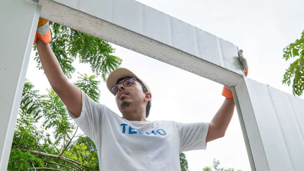 Porsche Panam&aacute; celebra una d&eacute;cada de alianza con TECHO mediante la construcci&oacute;n de una nueva vivienda.