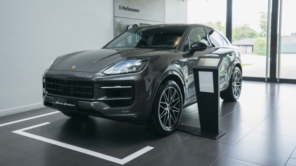Porsche Cayenne Black Edition, Porsche Center Buenos Aires, Argentina, 2026