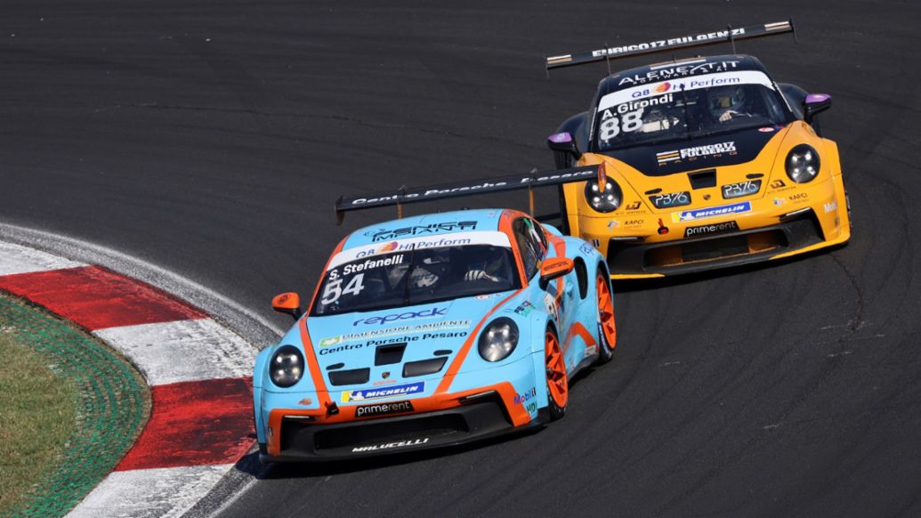 Stefanelli davanti a Girondi in Michelin Cup