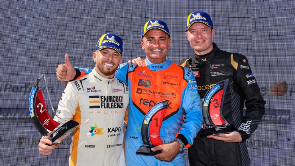Stefanelli vincitore sul podio della Michelin Cup con Girondi e Fenici