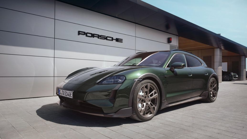 Taycan Turbo Cross Turismo, Porsche Charging Lounge Leonberg, 2025, Porsche AG
