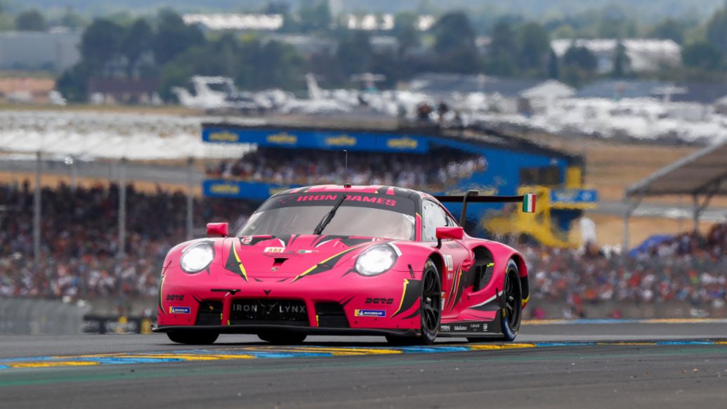 Porsche 911 RSR, Iron Dames (#80), Sarah Bovy (B), Rahel Frey (CH), Michelle Gatting (DK), Le Mans 24 Hours, Race, 2023, Porsche AG