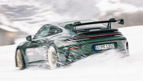 Sleep. Drift. Repeat. Porsche předvedlo médiím a hostům emoce na sněhu a ledu.