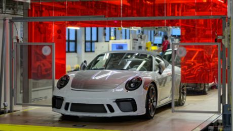 Last Porsche 911 of the 991 generation comes off the production line