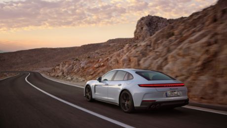 Porsche presents two new Panamera E-Hybrid variants