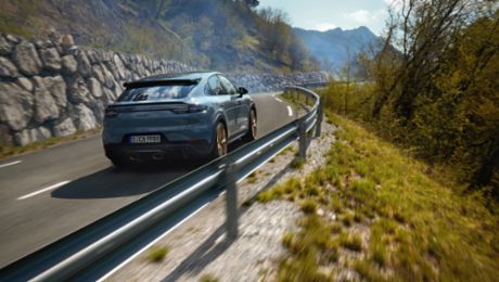 New sporting hero from Porsche: the Cayenne Turbo GT