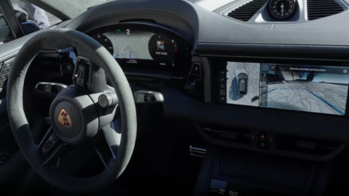 Macan GTS Eléctrico:  Asistencia de Estacionamiento Entrenado y Remoto / Asistencia de Reversa