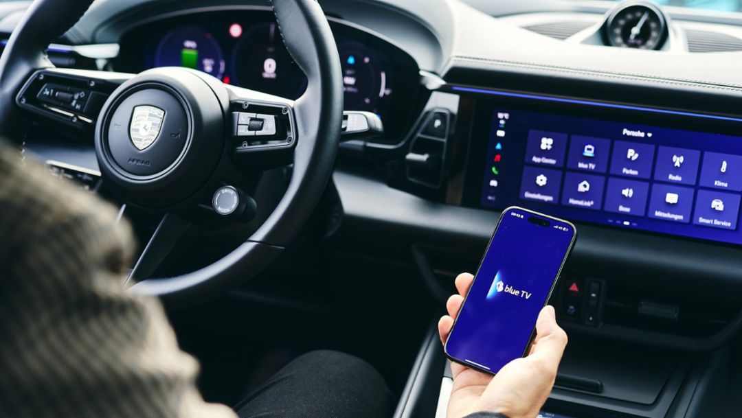 Porsche lance la Swisscom blue TV dans le Macan 