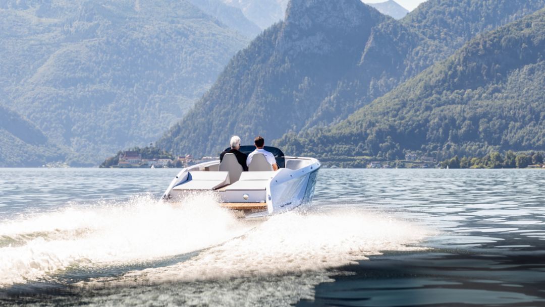 Der Macan lernt schwimmen