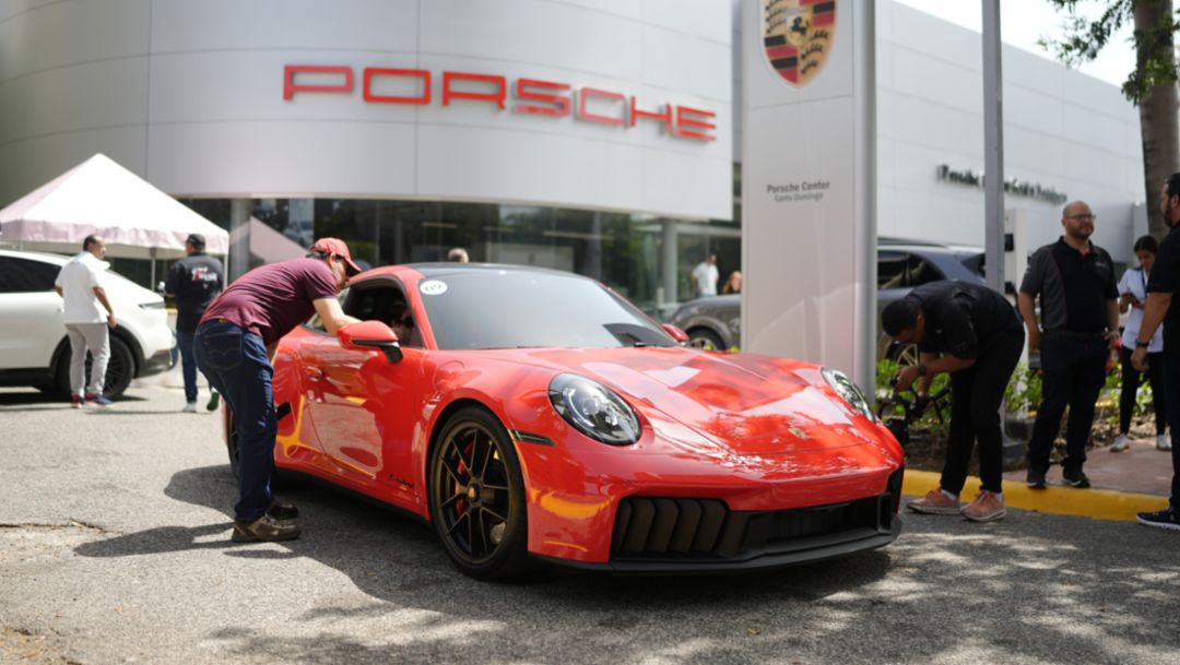 Récord de participantes durante el Family Rally 2025 en Porsche Center Santo Domingo