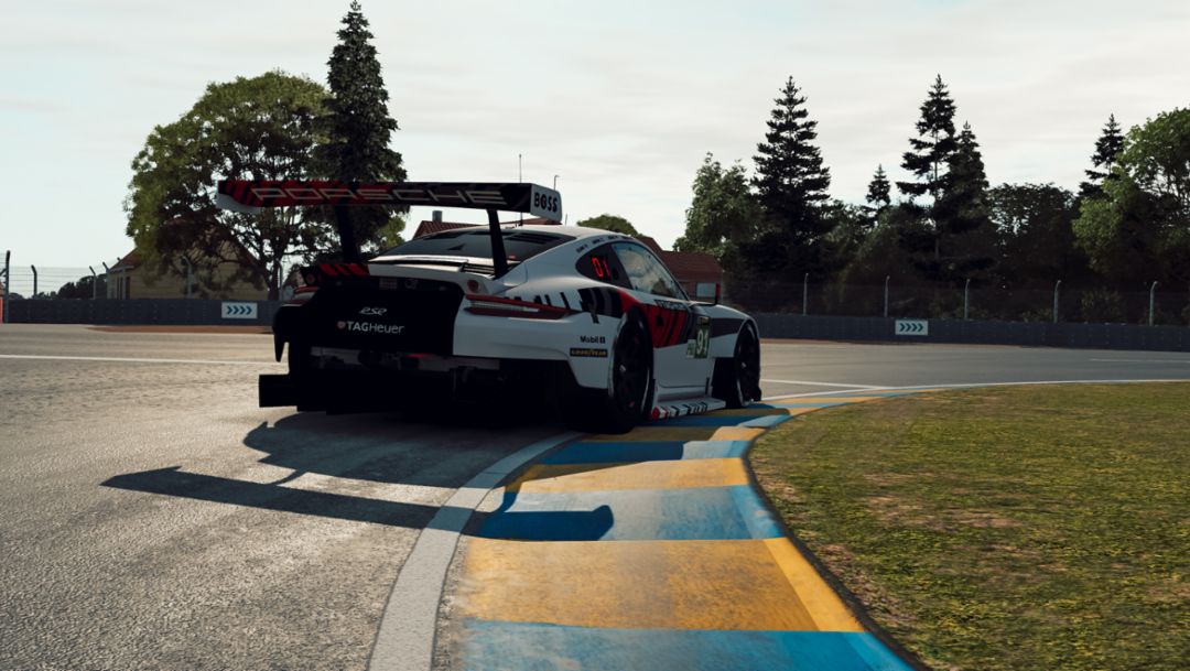Zwei Porsche 911 RSR auf dem Podium der virtuellen 24 Stunden von Le Mans
