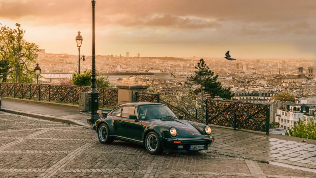 驾驶 911 Turbo 穿越巴黎，庆祝其诞生五十周年