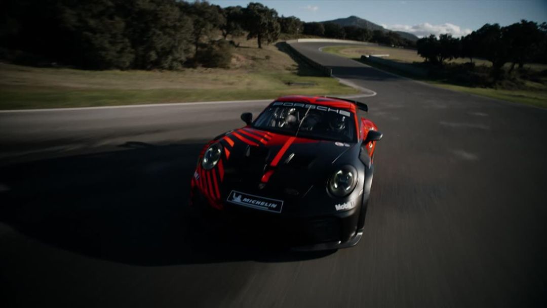 The new Porsche 911 GT4 R on track