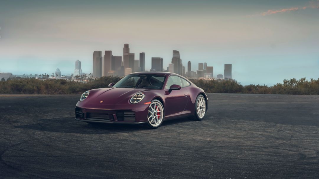Three pedals. Six speeds. Endless smiles. The manual 911 Carrera S returns.