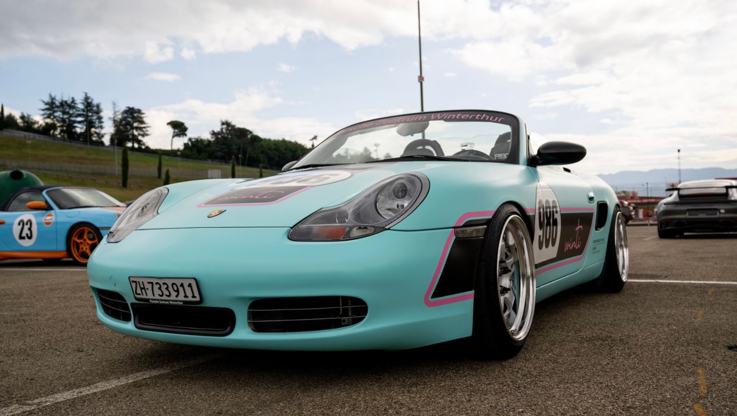 Boxster S, Centro Porsche Locarno, Legends Alive #986, 2024, Porsche Schweiz AG