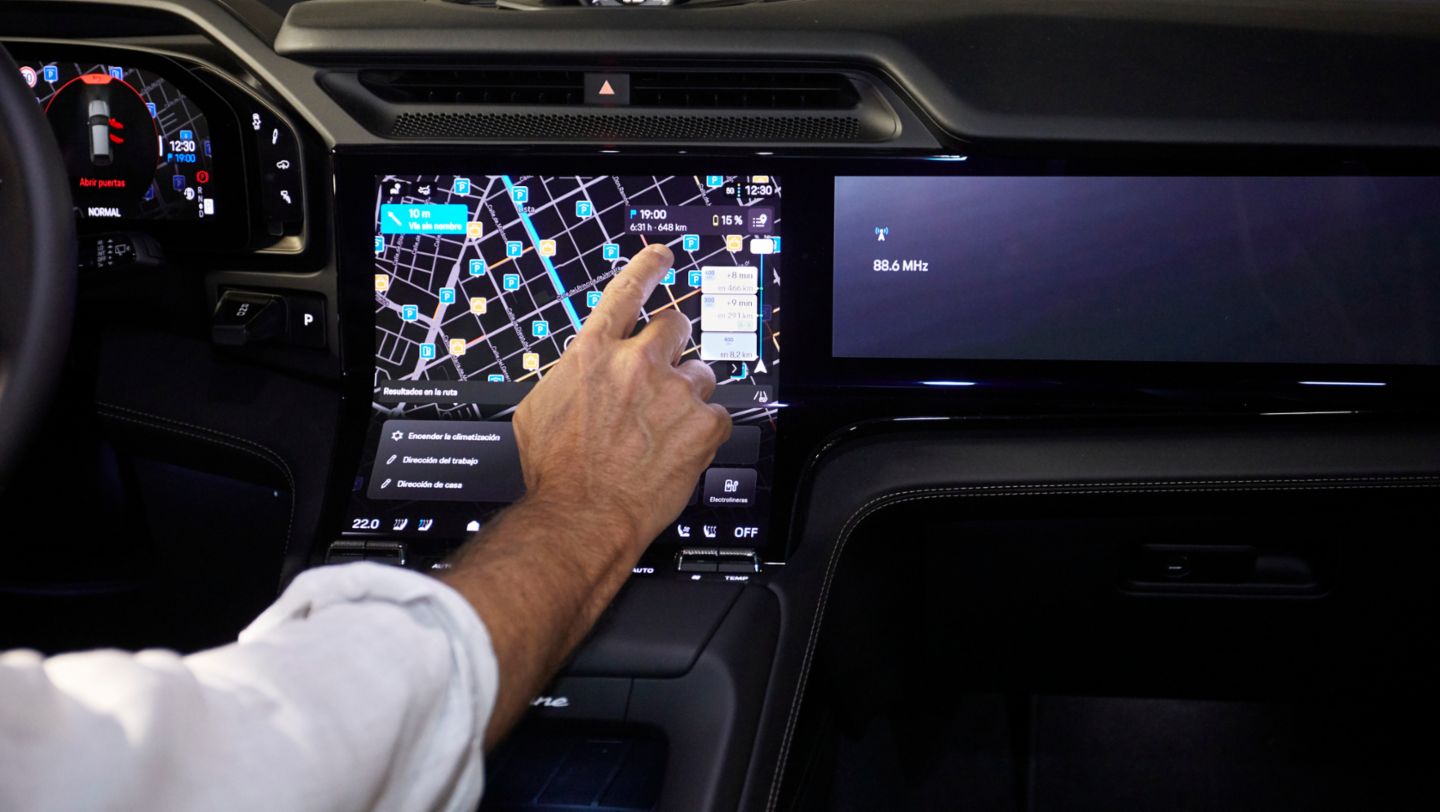 Porsche Driver Experience, Flow Display, Cayenne Turbo Electric, 2026, Porsche Ibérica