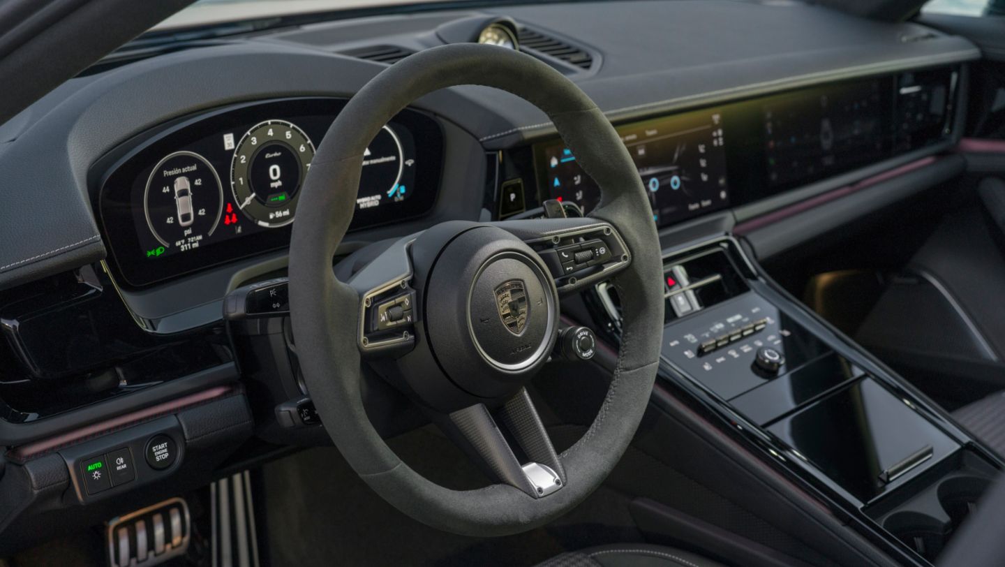 El Porsche Panamera es reconocido como el "Mejor Auto de Lujo y Desempeño 2025" en los Women's Worldwide Car of the Year (WWCOTY)