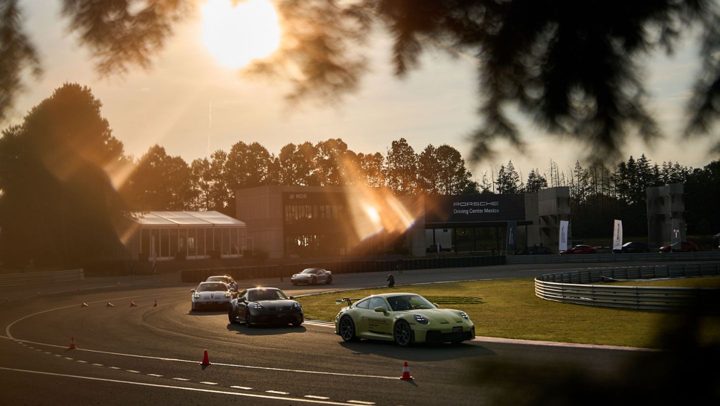 2025: Porsche World Road Show, Porsche Driving Center