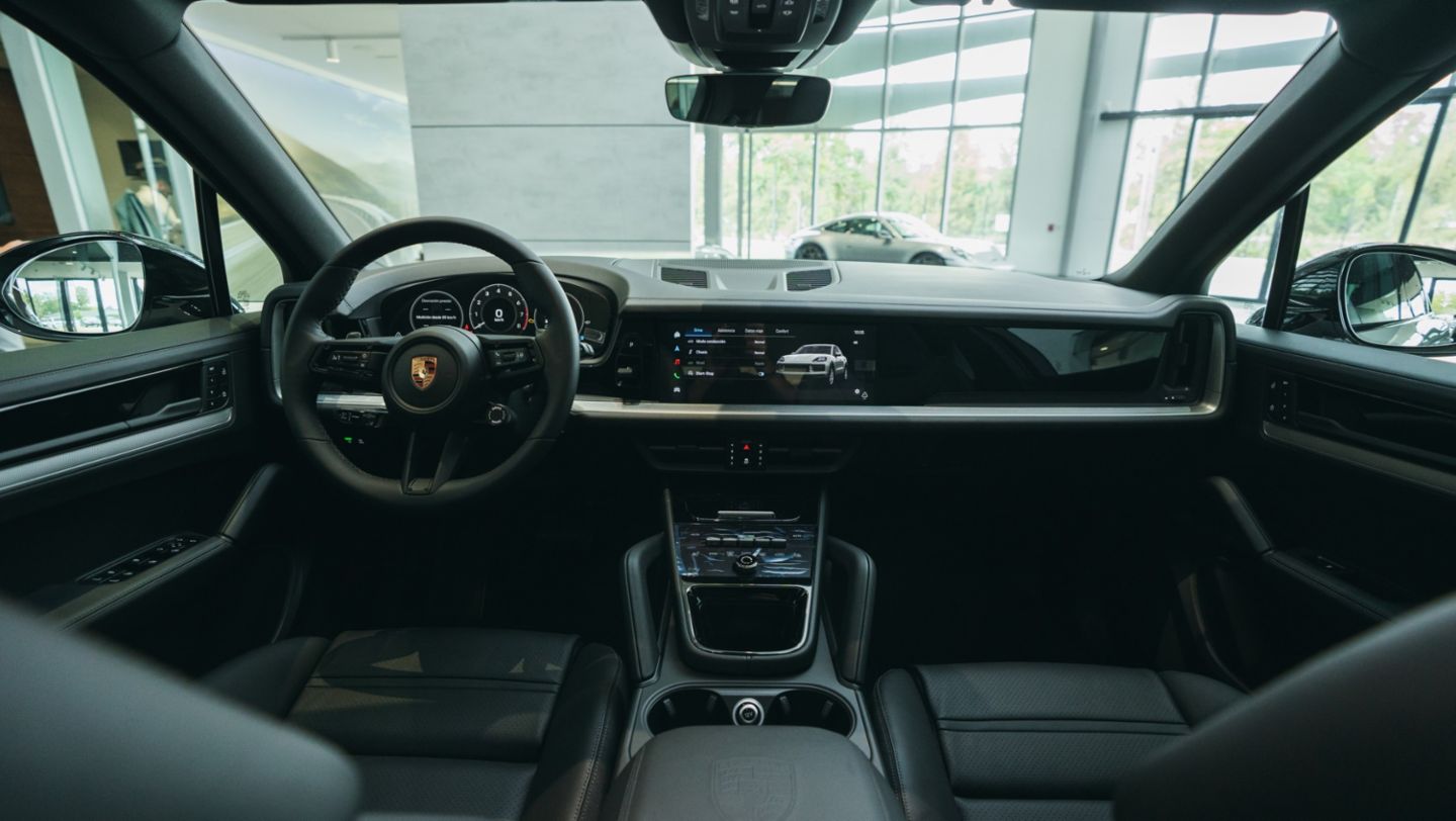 Porsche Cayenne Black Edition, Porsche Center Buenos Aires, Argentina, 2026