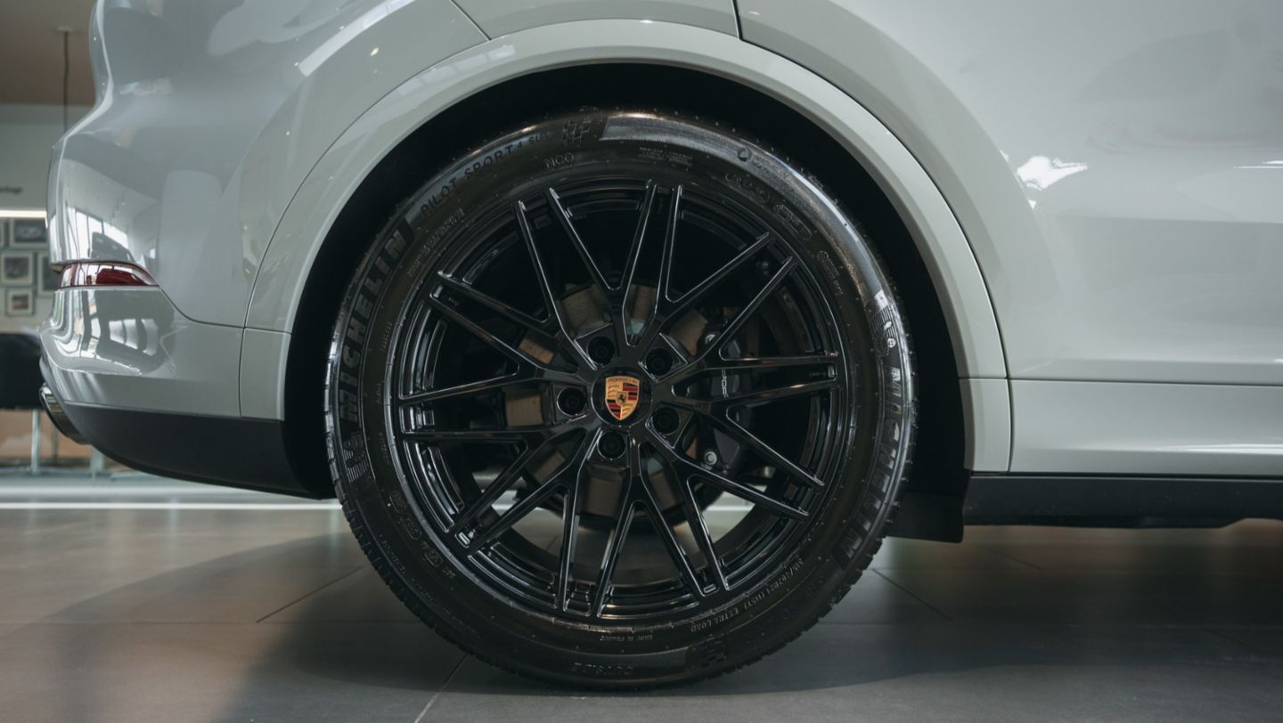 Porsche Cayenne Black Edition, Porsche Center Buenos Aires, Argentina, 2026