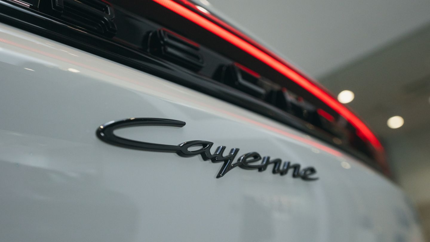 Porsche Cayenne Black Edition, Porsche Center Buenos Aires, Argentina, 2026