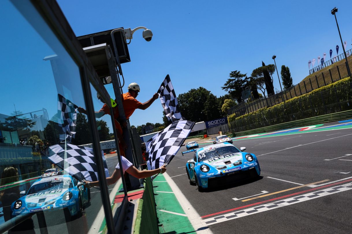 Porsche Carrera Cup Italia, Van Soelen torna al successo in gara 2 a Vallelunga