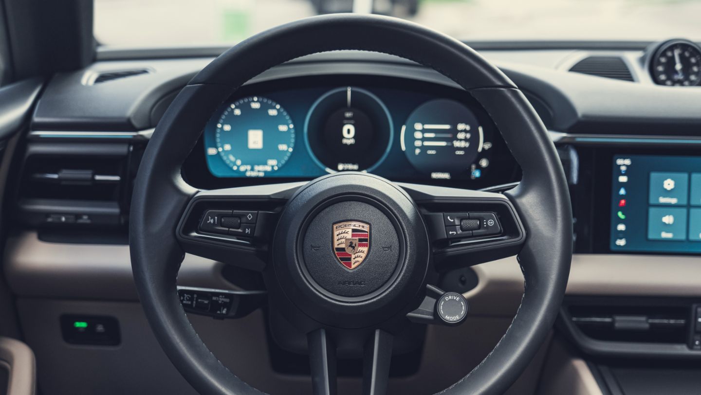 Macan, Gentian Blue, BEV, 2025, H2