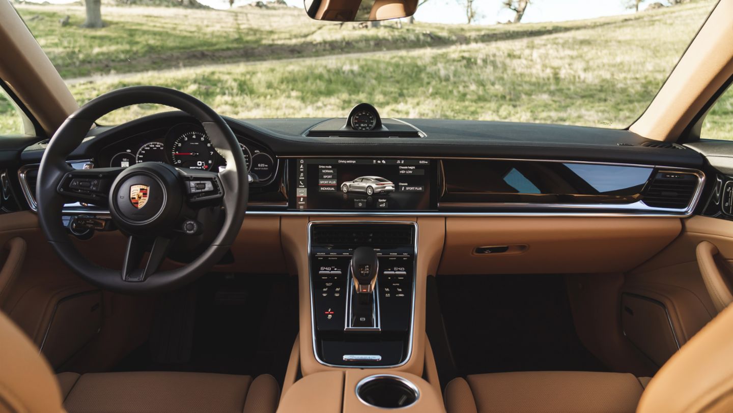 Panamera, Gentian Blue, 2021, PCNA