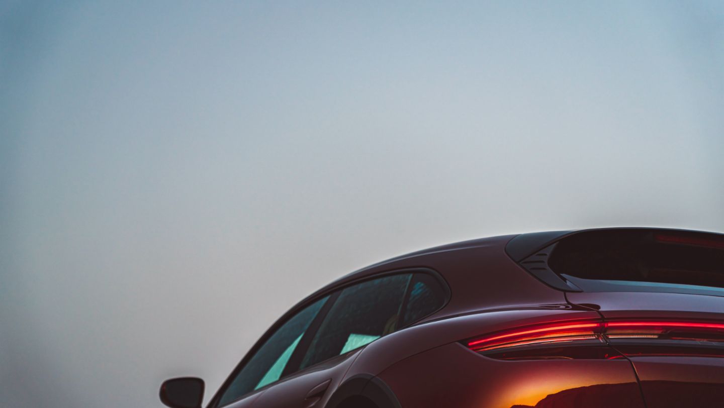 2021 Taycan 4 Cross Turismo, Cherry Red, 2021, PCNA