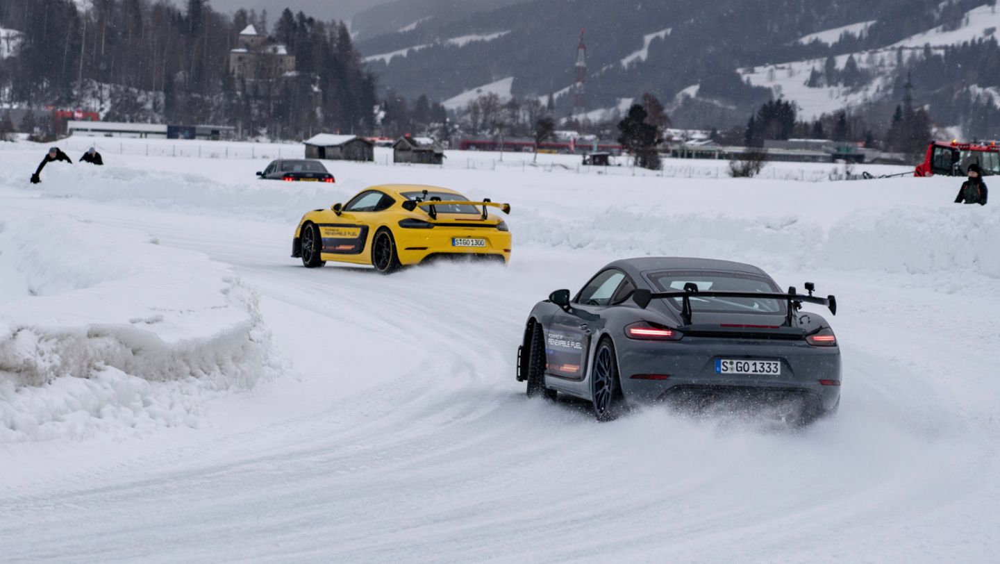 Sebastian Rudolph, Vice President Communications, Sustainability and Politics at Porsche, Walter Röhrl, Porsche Brand Ambassador, Albrecht Reimold, Member of the Executive Board for Production and Logistics at Porsche, l-r, 718 Cayman GT4 RS, GP Ice Race, Zell am See, Austria, 2022, Porsche AG