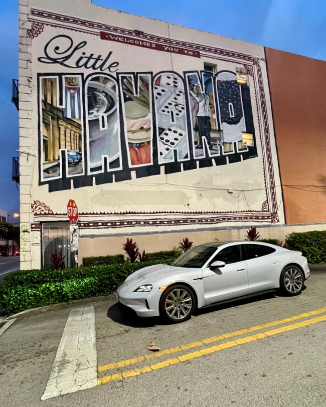 Taycan 4S, ruta de Toronto a Miami, Miami, Florida, EE. UU., 2025, Porsche AG