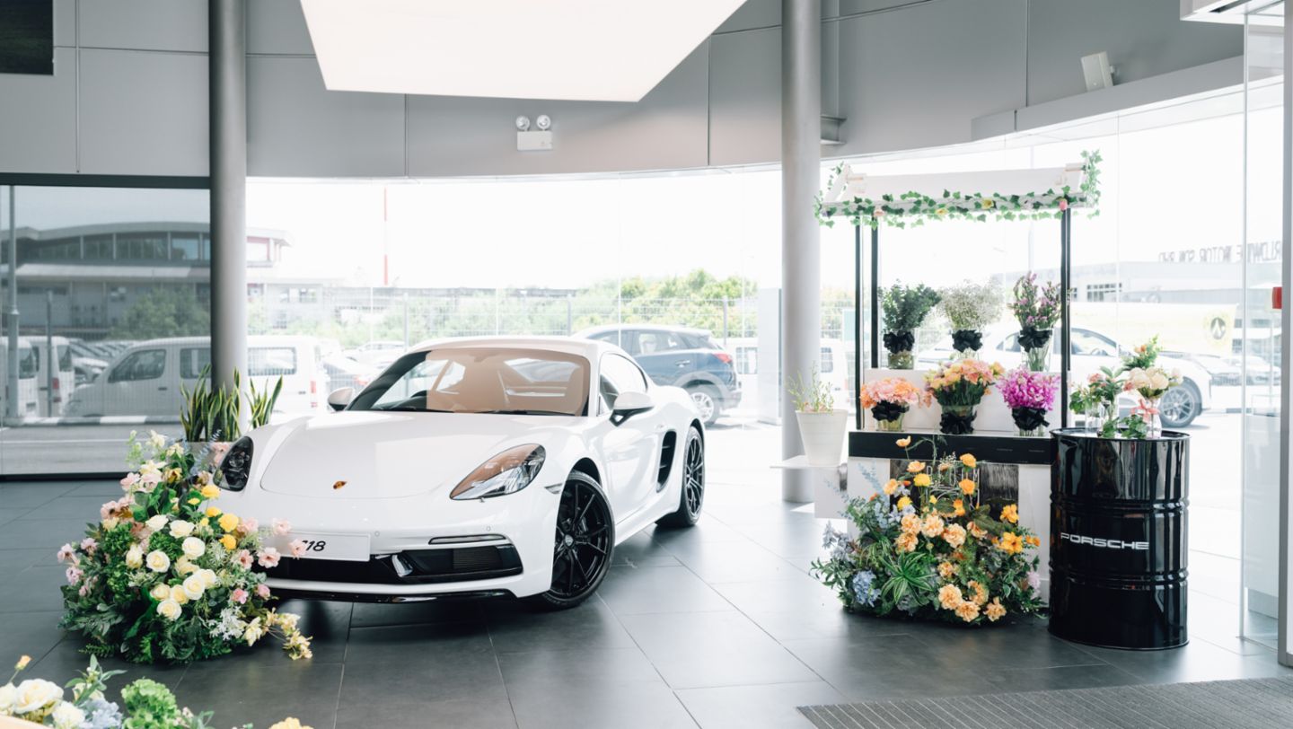 Porsche Brunei Art of Scents, 718 Cayman, Porsche Asia Pacific 